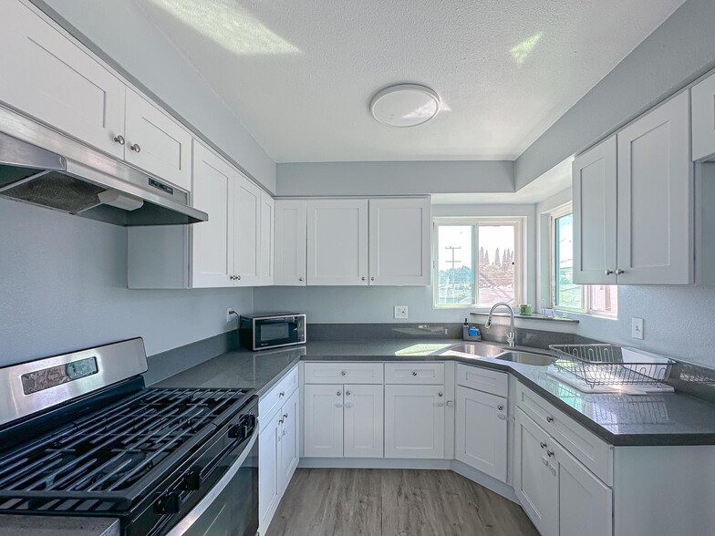 Building Photo - 158 W Del Amo Blvd