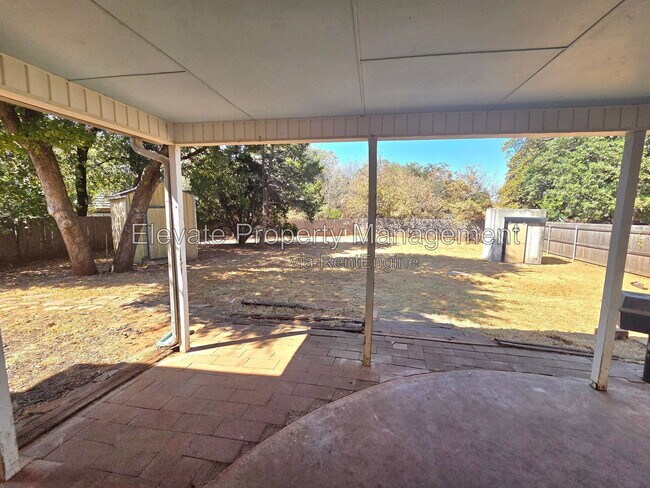 Building Photo - 4225 Clendon Way