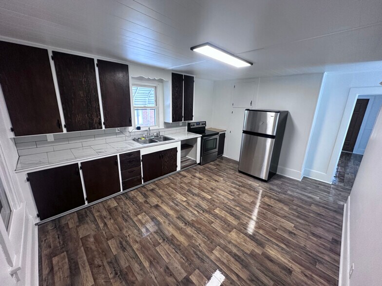 Building Photo - 477 E Martin St