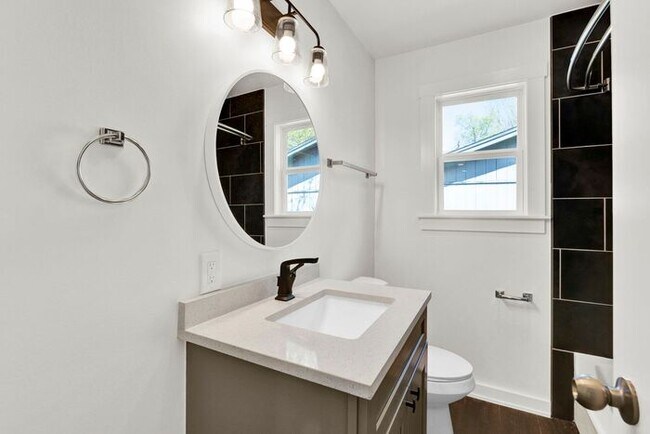 Building Photo - Stunning 3-Bedroom Home with Modern Upgrades in Tulsa
