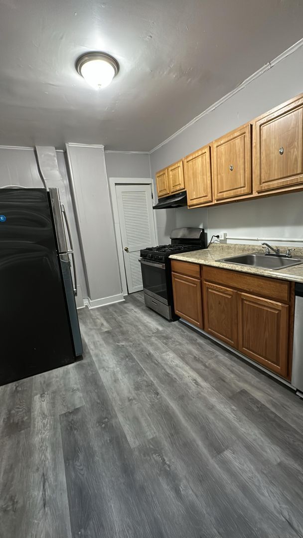 Building Photo - 89 Poplar St