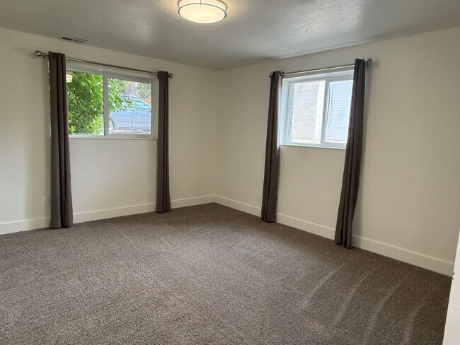Building Photo - 54 W Clearfield triplex