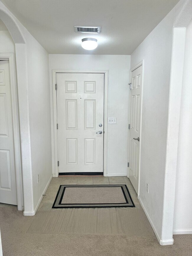 Building Photo - Charming 2BR Condo in Erie