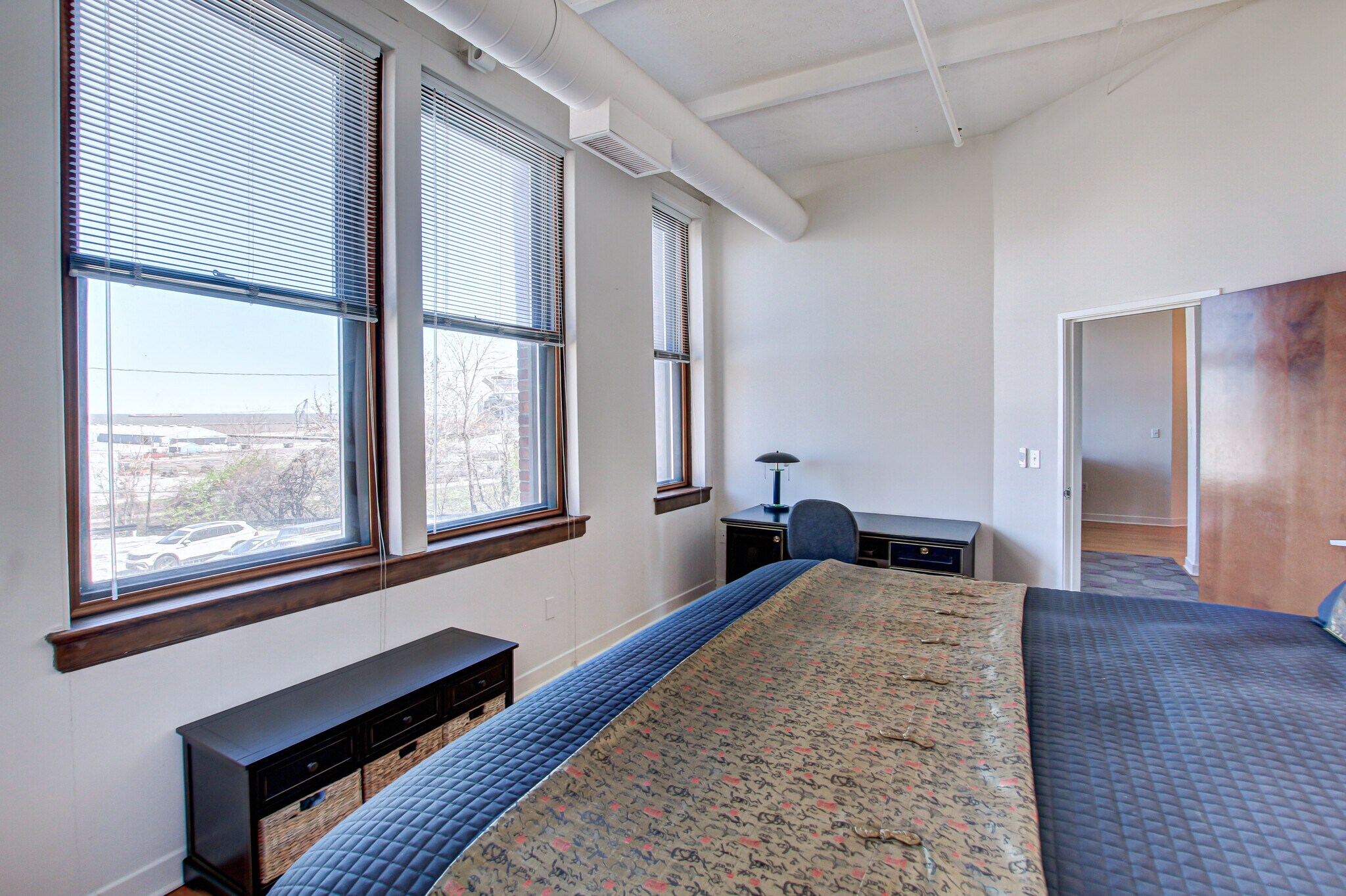 Building Photo - 1133 W 9th St