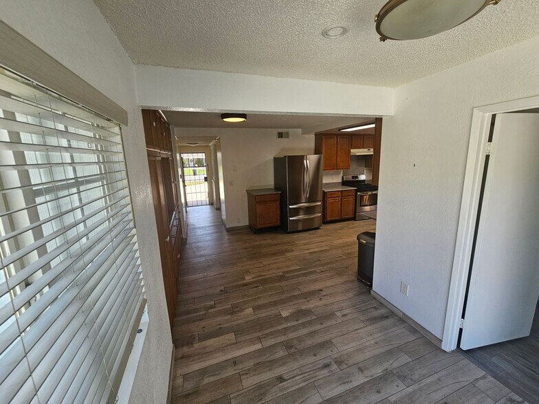 Building Photo - 5091 Quail Cir