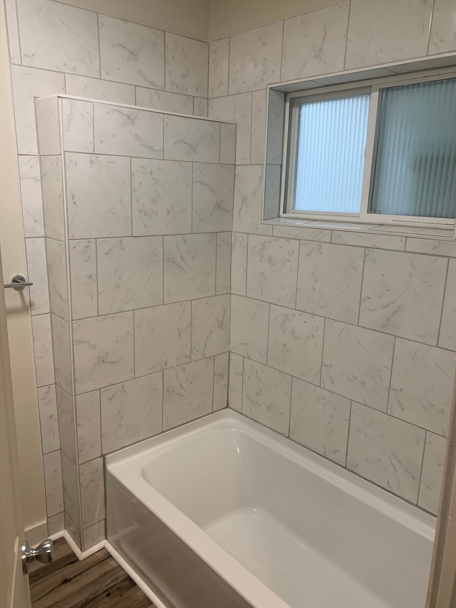 Building Photo - 318 W 8th Ave