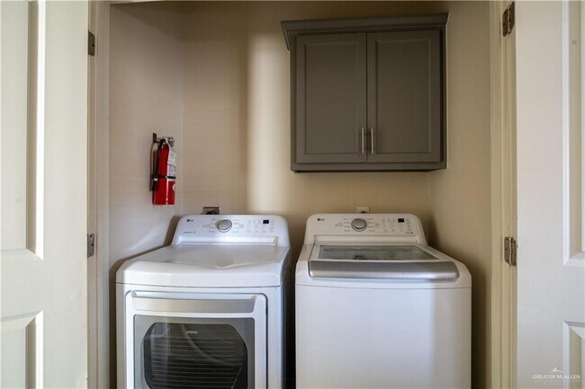 Building Photo - 14 Teague Ave