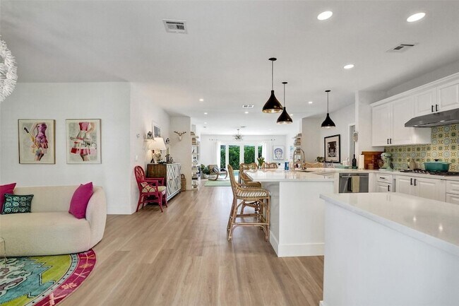 Building Photo - 3206 Robbins Rd