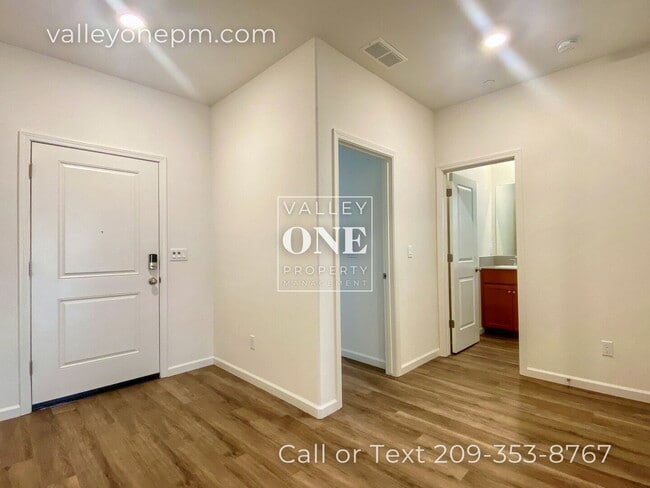 Building Photo - 936 Tipton Ln