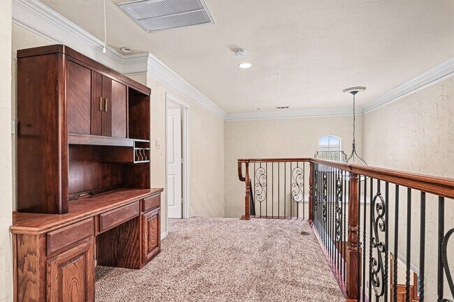 Building Photo - Beautiful home with classic styling, minutes away from Uptown, Oak Lawn, Cityplace, and Lower Gre...