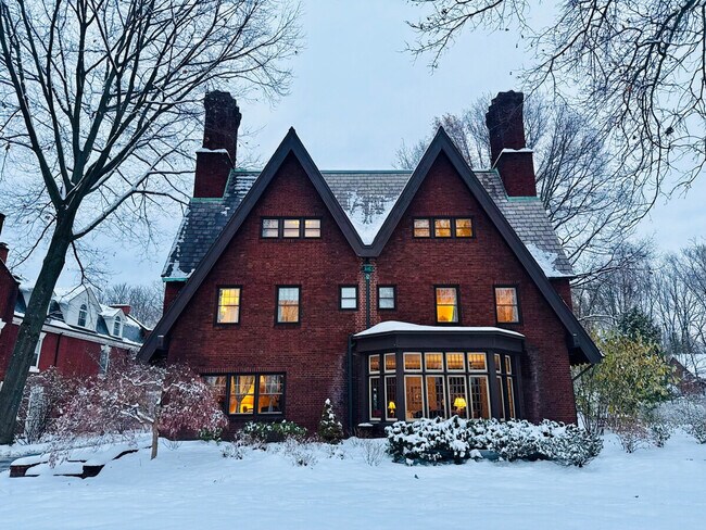 Building Photo - 3085 Fairmount Blvd