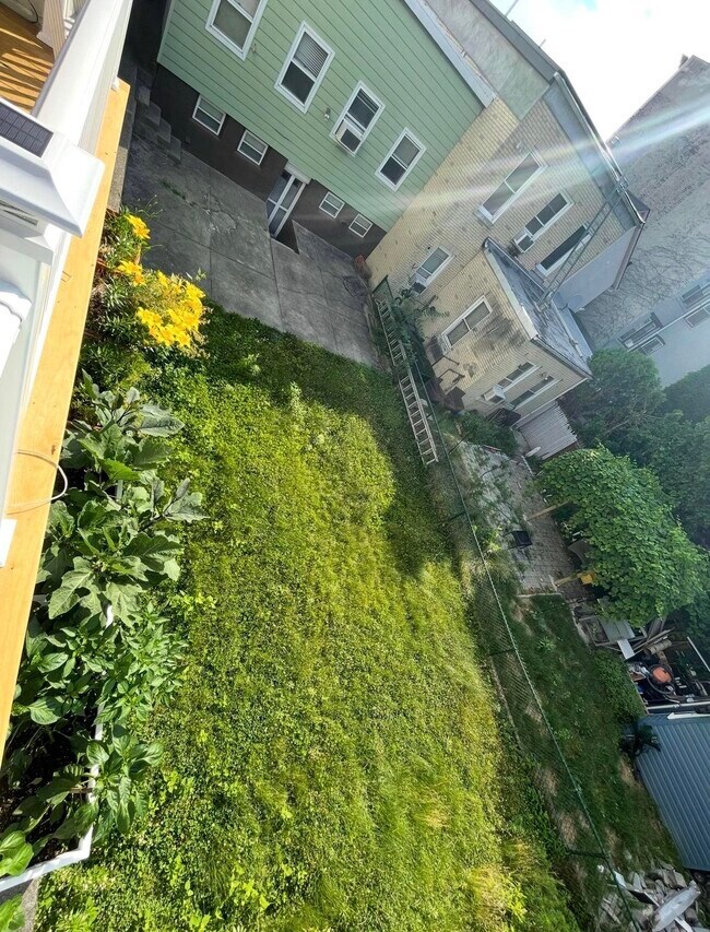 Building Photo - 307 71st St