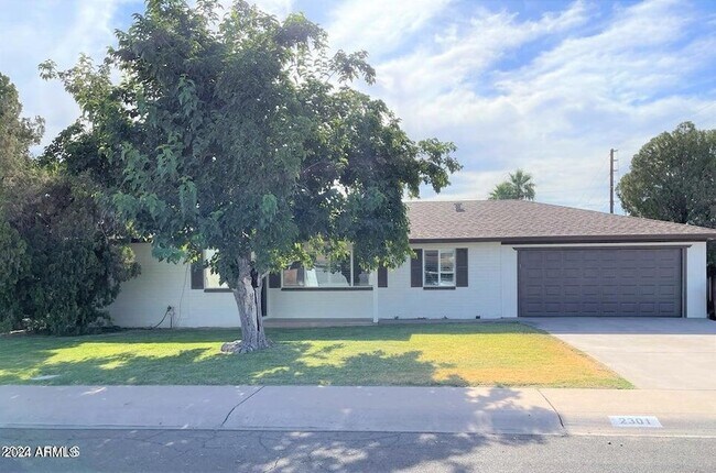 Building Photo - 2301 N 81st Pl