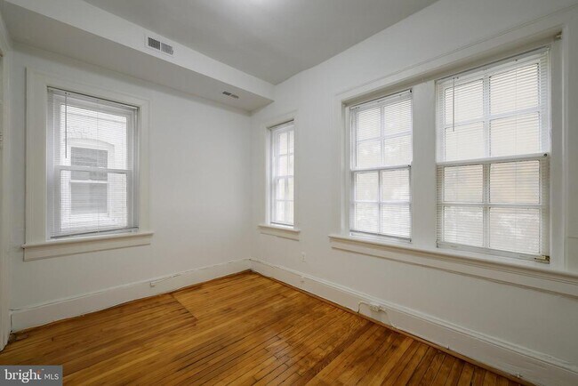 Building Photo - 298 Q St NW