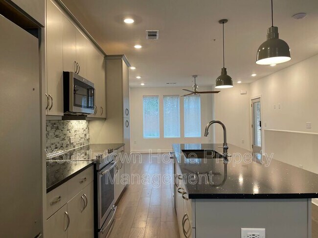 Building Photo - 407 Pratt Dr SE