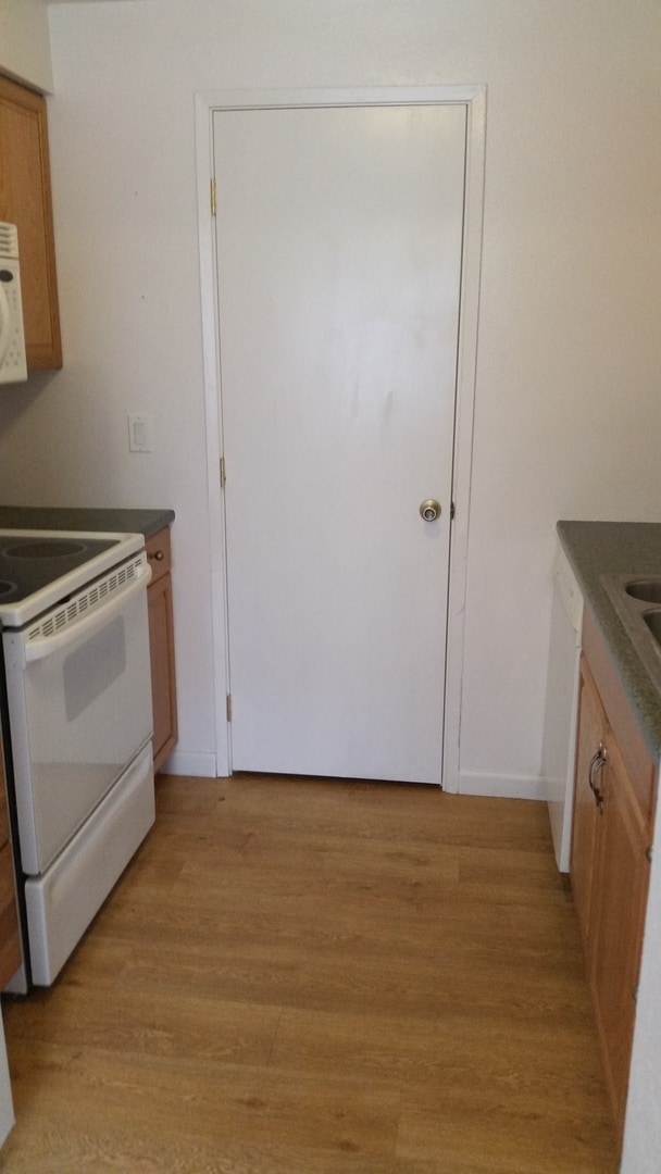 Building Photo - 2 bedroom 4 plex