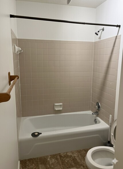 Building Photo - 803 Ashlawn Pl