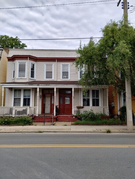 Building Photo - 8 S Robinson St