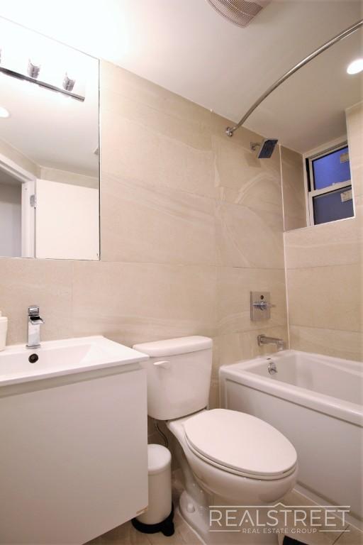 Building Photo - 4 Bed 2 Bath Duplex in BedStuy!