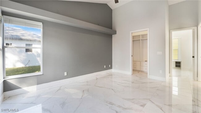 Building Photo - 3590 10th Ave NE