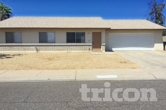 Building Photo - 10710 W Sells Dr