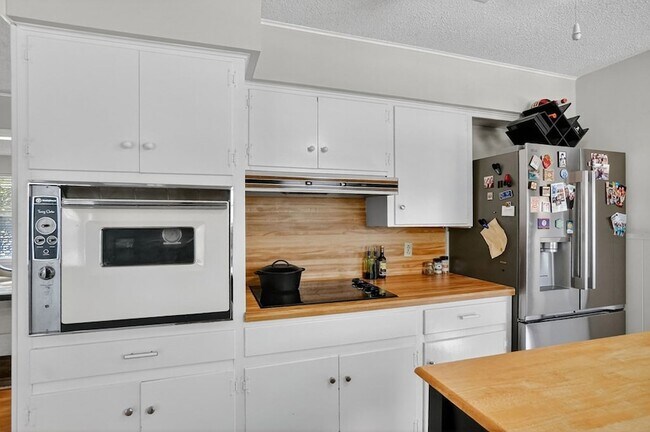 Building Photo - 3210 Cimmaron Ave