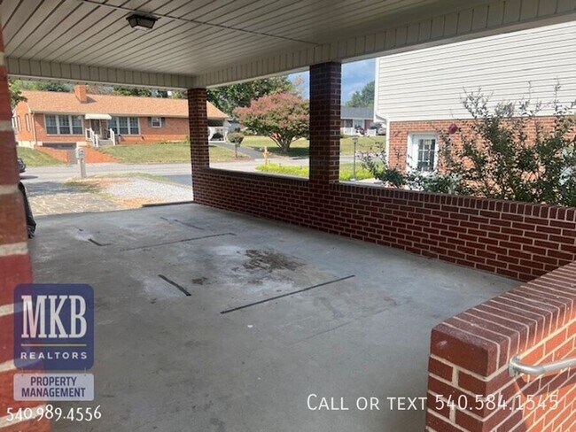 Building Photo - 1520 Longview Ave