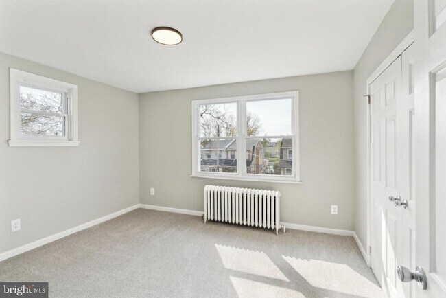 Building Photo - 557 9th Ave