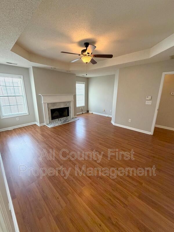 Building Photo - 2215 Lake Royale Dr