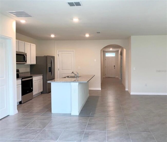 Building Photo - 613 Hickory Course Loop