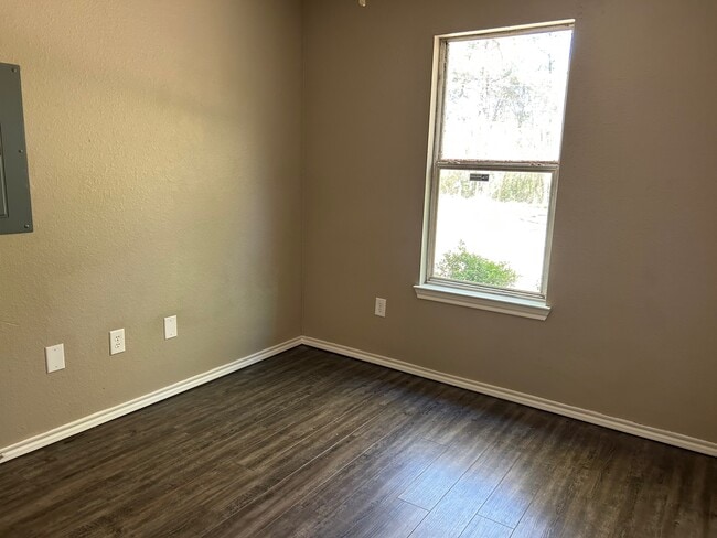 Building Photo - 434 S Nixon St