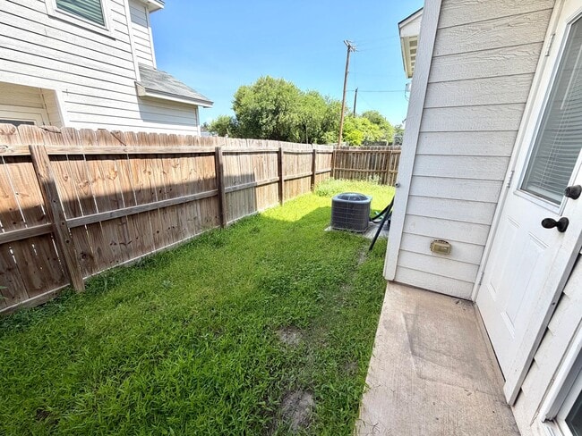Building Photo - Corner Unit Townhome with 3 Bedrooms, Garage & Private Yard