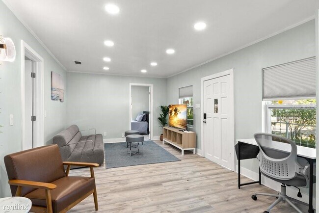 Building Photo - 3 br, 2 bath House - 3024 W Haya Street