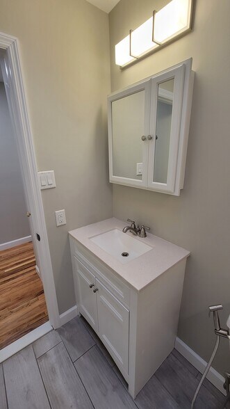 Building Photo - 23 Princeton Dr