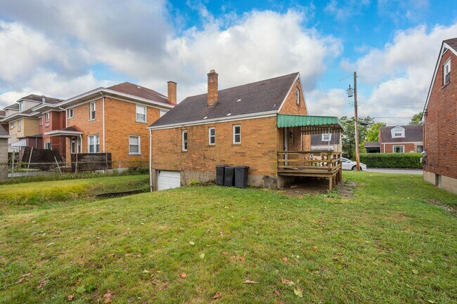 Building Photo - MOVE IN SPECIAL! SCORE HALF OFF 1ST MONTH'...