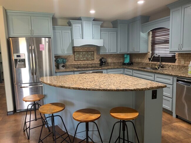 Building Photo - 3129 Rosco Dr