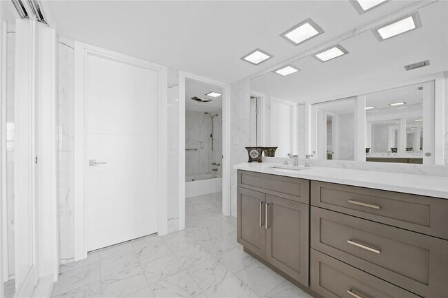 Building Photo - 3850 Galt Ocean Dr