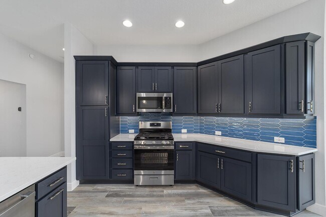 Gas Kitchen with High End Appliance and Cabinets - 1577 Whalin Way