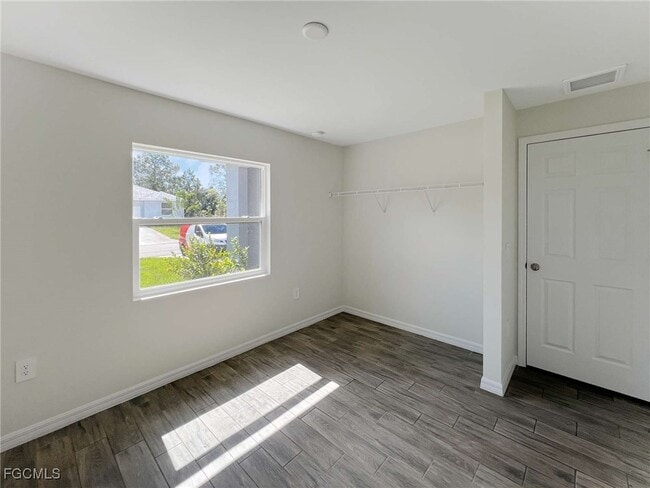 Building Photo - 1306 W 12th St