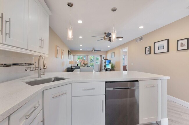 Building Photo - 1631 NW 18th Ave