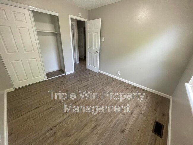 Building Photo - 2415 Stoney End Ct