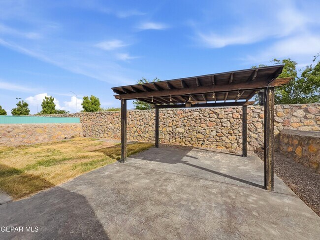 Building Photo - 12805 Kingsbury Ave