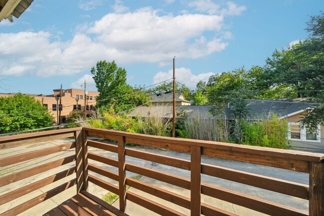 Building Photo - UT PRE-LEASE: 5 bed / 3 bath Remodeled Wes...