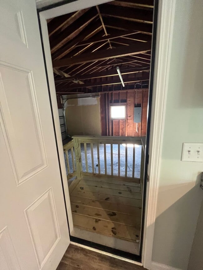 Building Photo - 41 Capri Dr