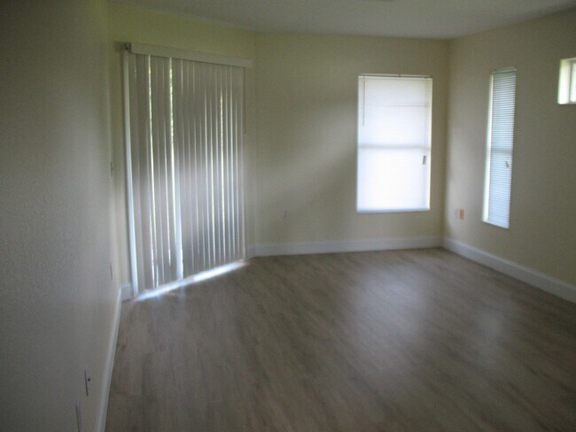 Building Photo - 8055 SW 134 Loop