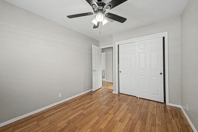 Building Photo - 5719 E St John Rd