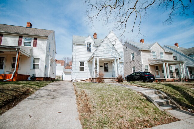 Primary Photo - 2032 Glencove Dr