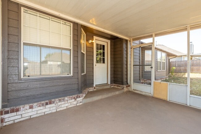Building Photo - 3 Bed | 2 Bath in Broken Arrow!