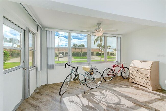 Building Photo - 10215 Regal Dr