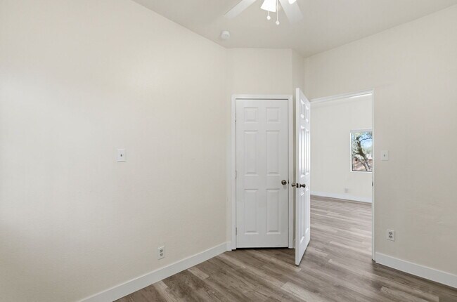 Building Photo - 468 E Delano St